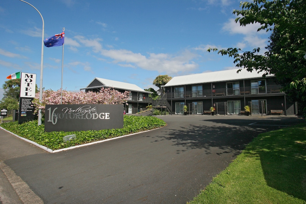 16 Northgate Motor Lodge 30/35