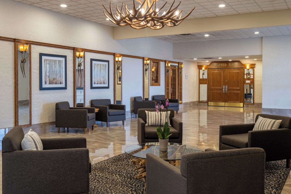 Ramada by Wyndham Thunder Bay Airlane Hotel 23/50