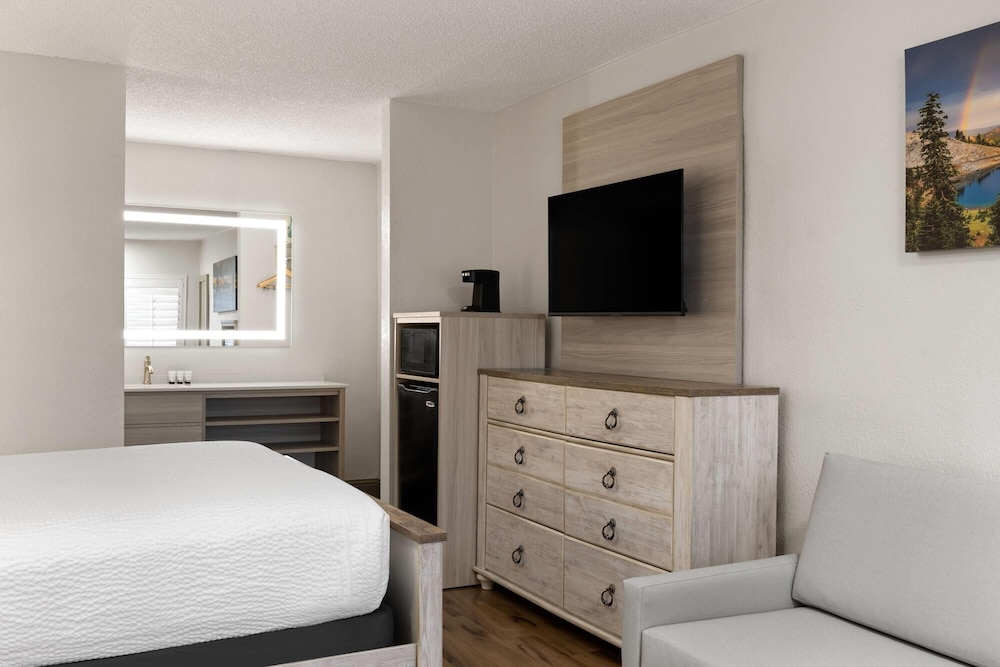 جناح بسرير كوين، Baymont by Wyndham Susanville 5/8