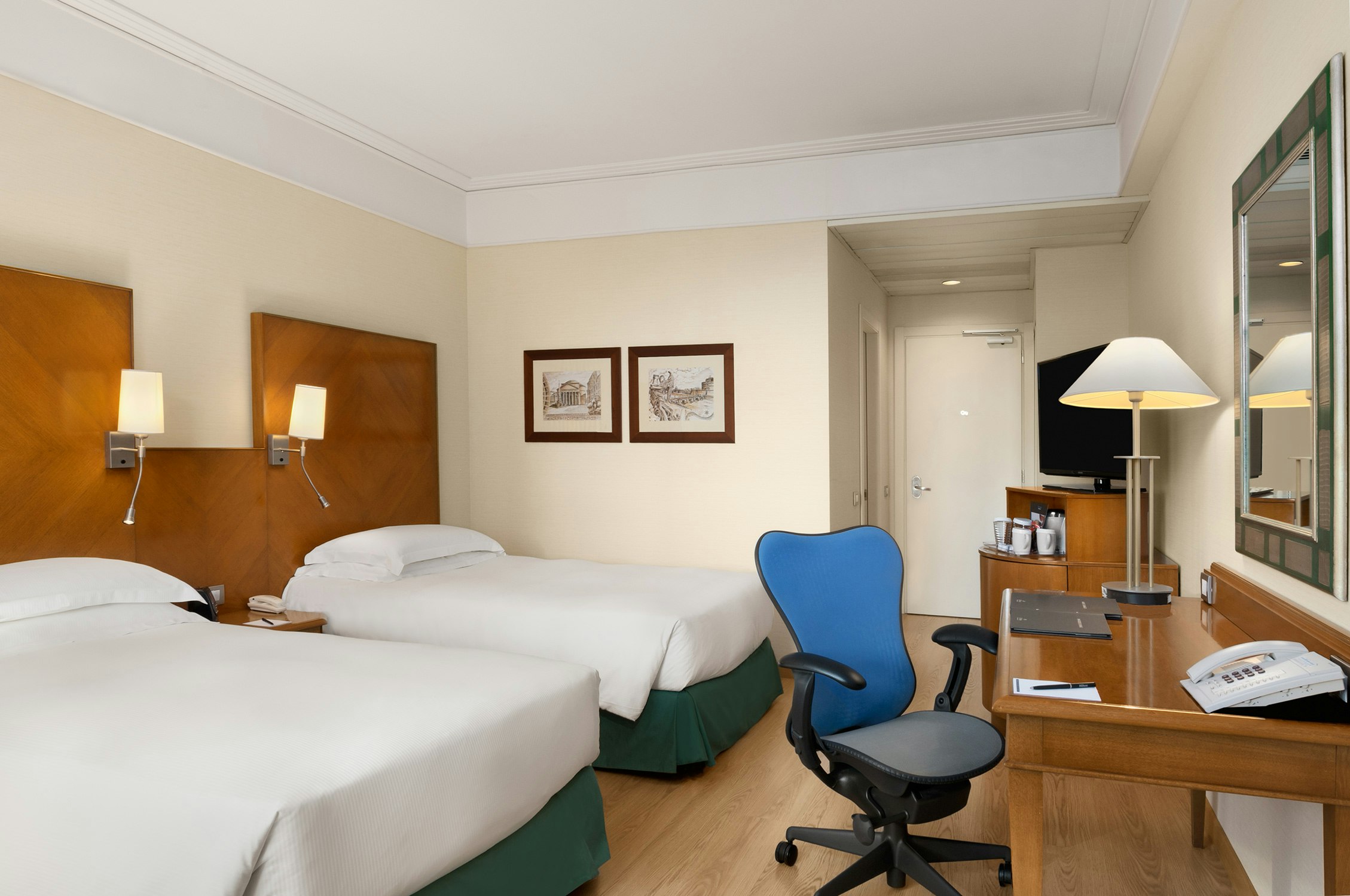 GUEST ROOM, TWIN BEDS
