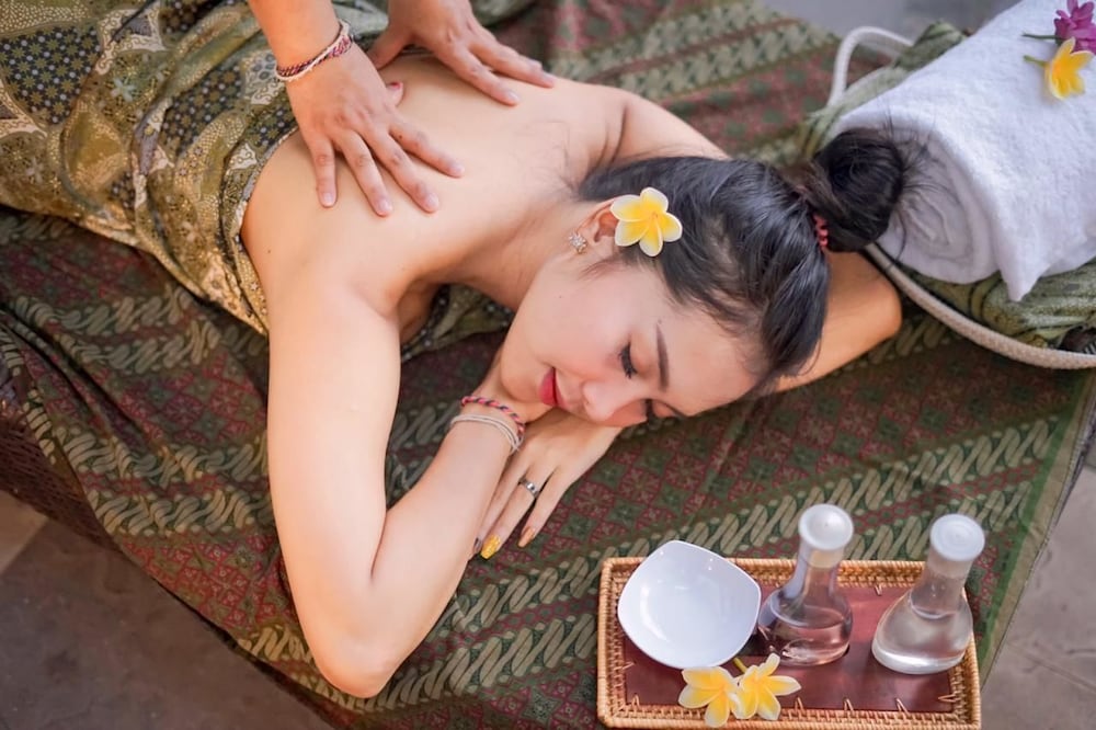 Puri Ayu Hotel 24/40