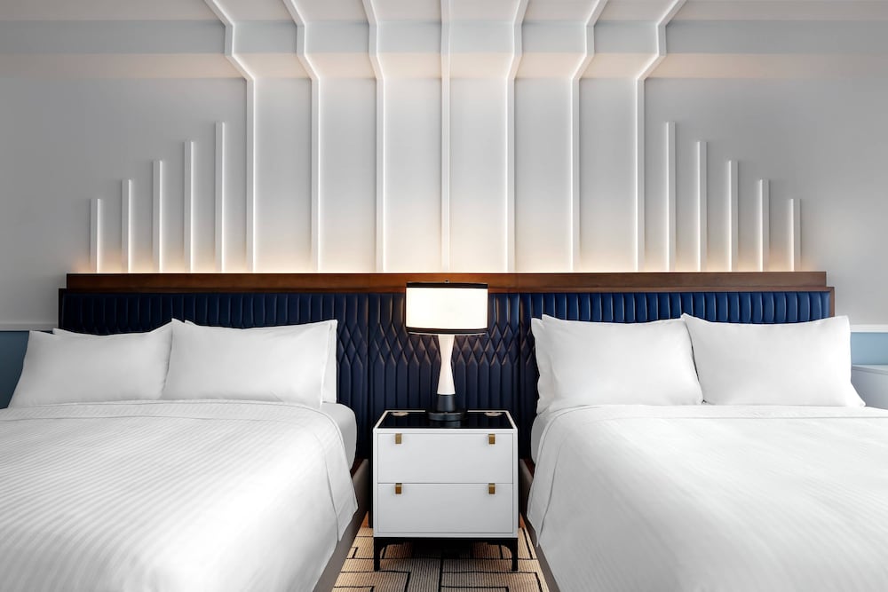 Premium, 2 Queen Beds, Pool View