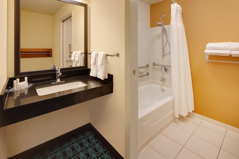 Fairfield Inn And Suites By Marriott Indianapolis Airport 6/24