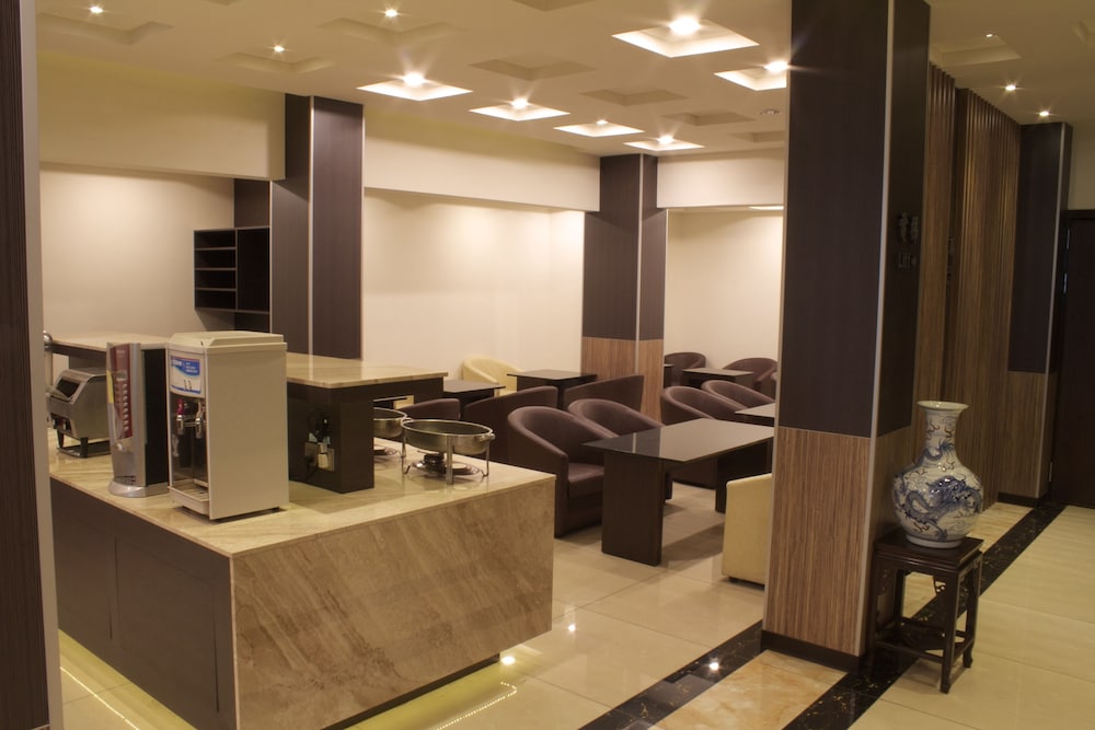 Twinstar Hotel 48/52