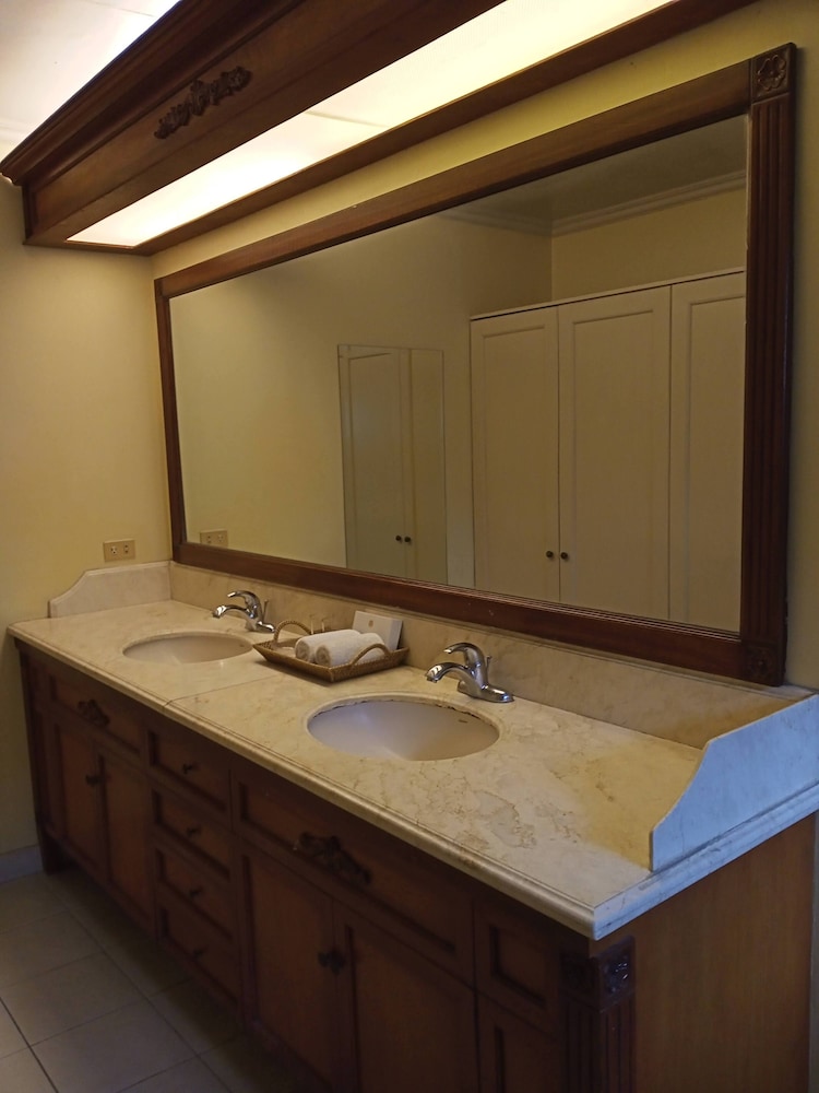 Sophia Suites Residence Hotel 45/45