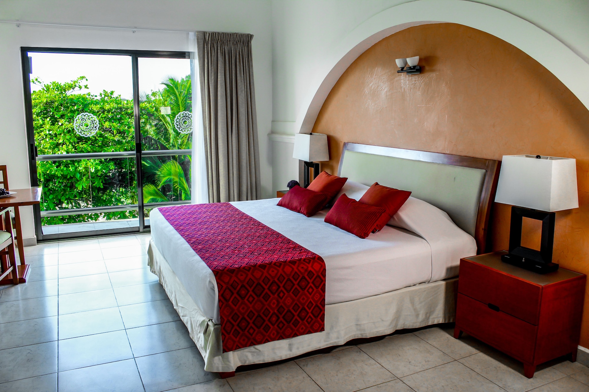 1 BEDROOM, STANDARD, PARTIAL OCEAN VIEW