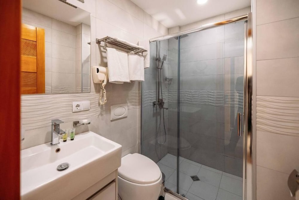 غرفة بسرير كينج بإطلالة على الجبل، Atrium Boutique Hotel 3/3
