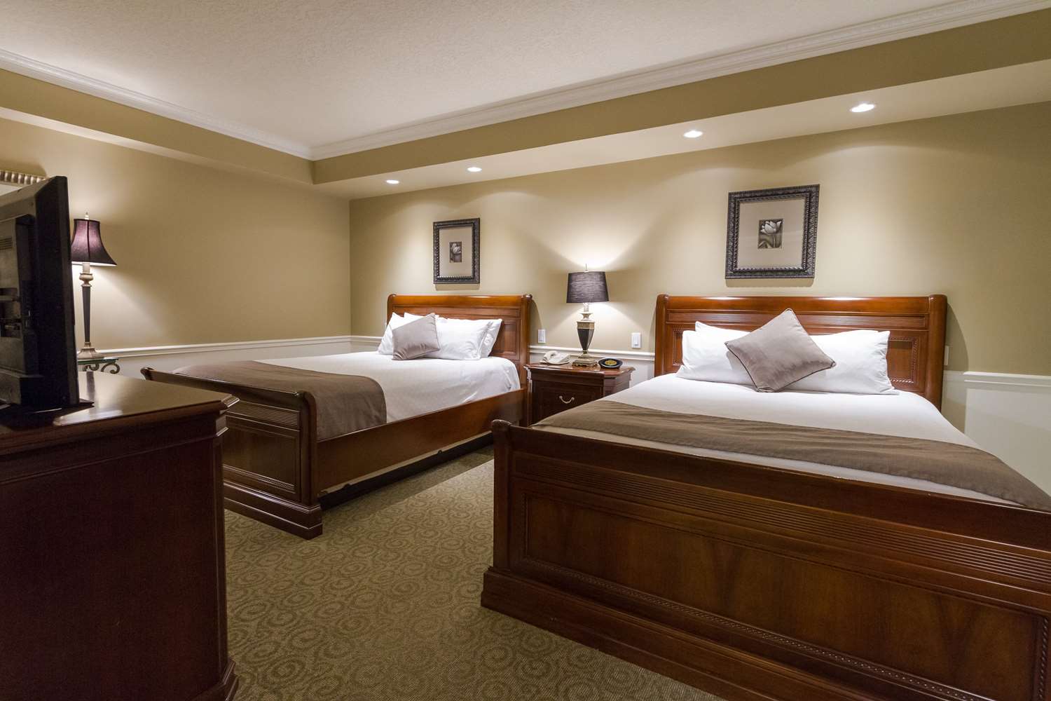 Suite, 2 Queen Beds, Sofa