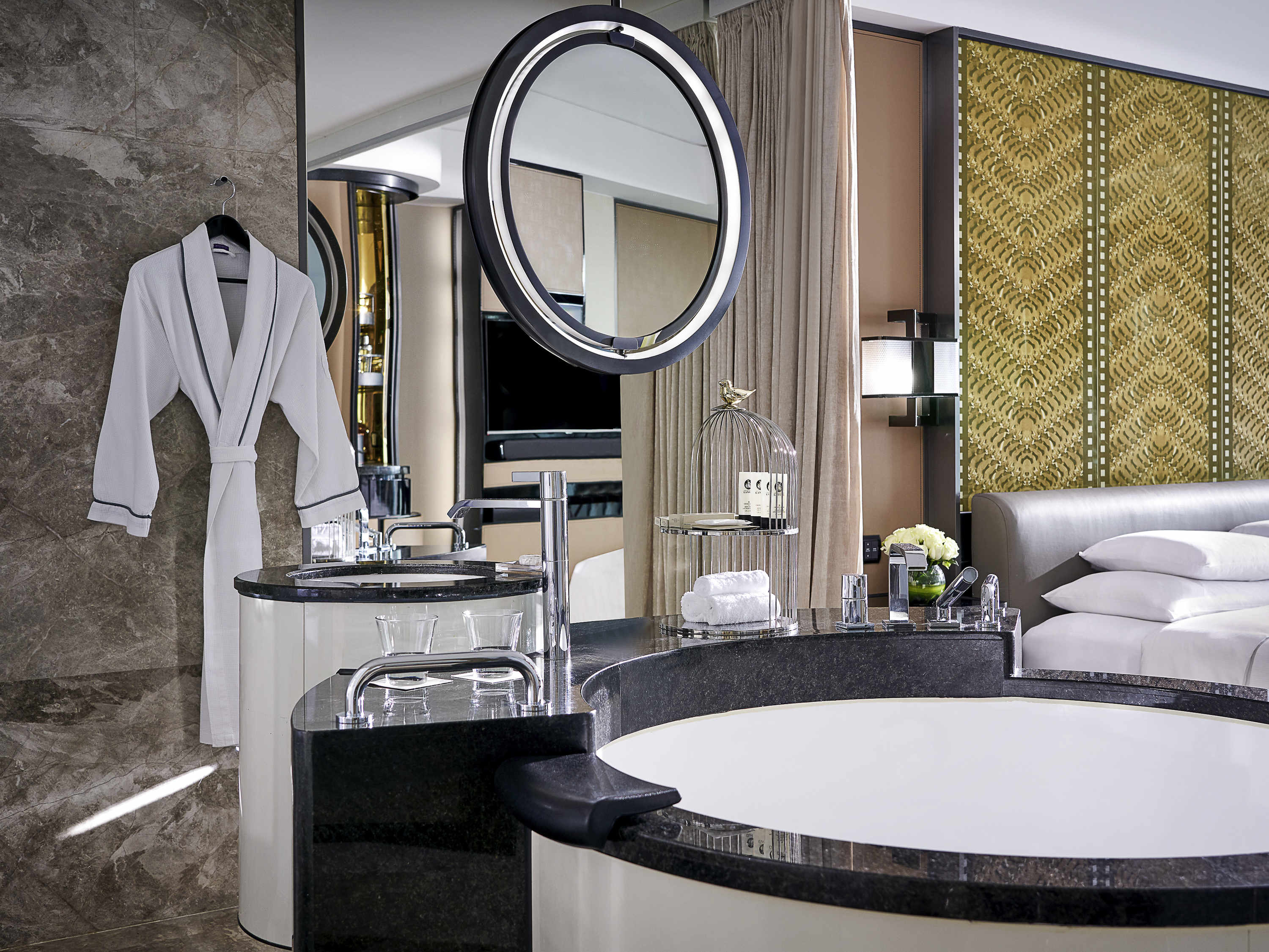 FAMILY SUITE, PRESTIGE