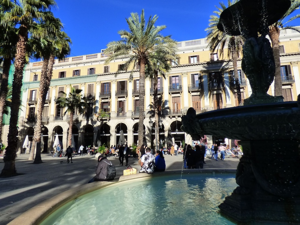 Hotel Moderno BCN 65/70
