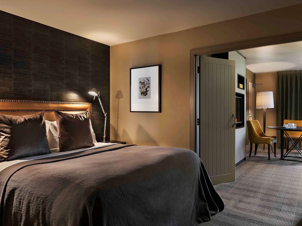 ALPINE, SUITE