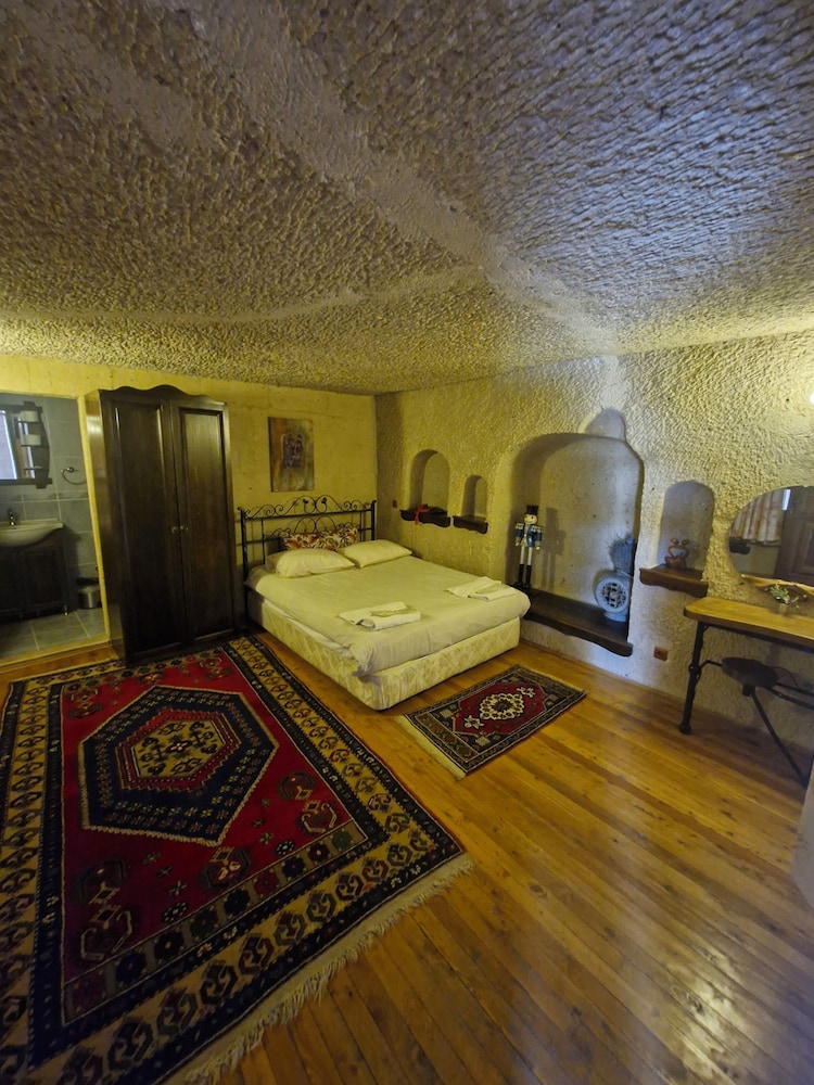 Nature Park Cave Hotel 38/46