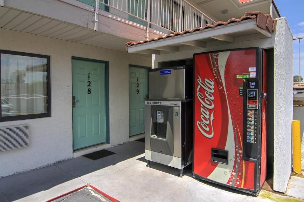 Motel6 Tempe, AZ - Broadway - ASU 6/63