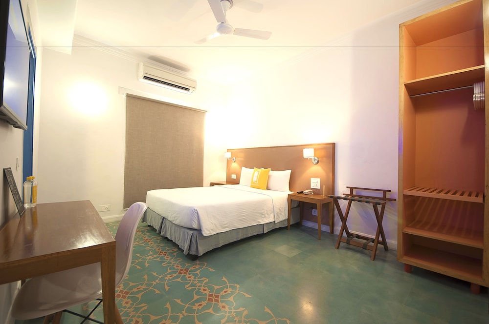 Bloom Boutique - Signature Towers 22/55