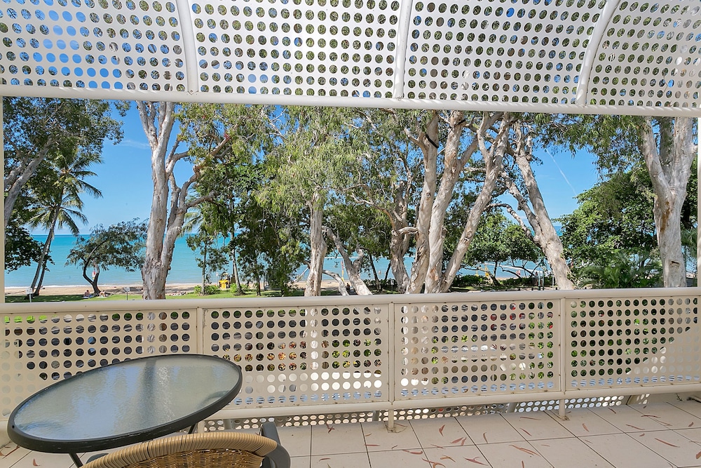 Marlin Waters Beachfront Apartments 99/100