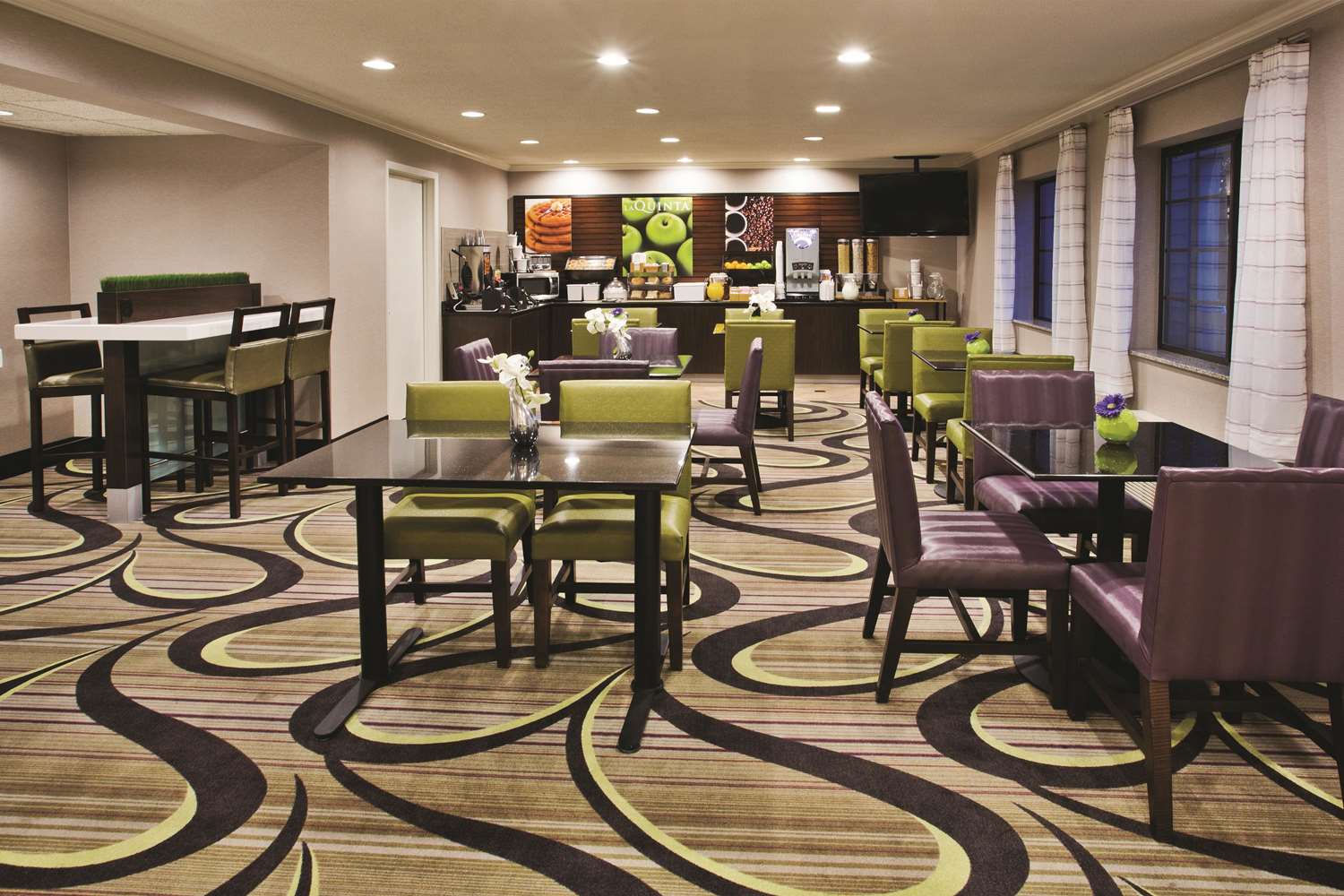 La Quinta Inn Suites By Wyndham Milwaukee Delafield 34/50