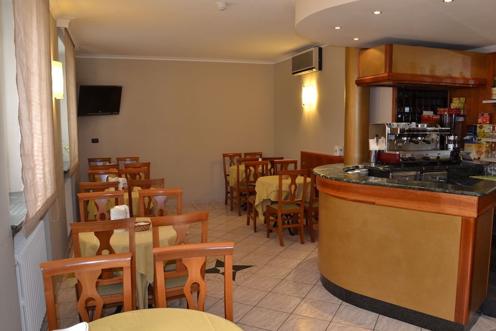 Hotel Cavour Asti 13/16