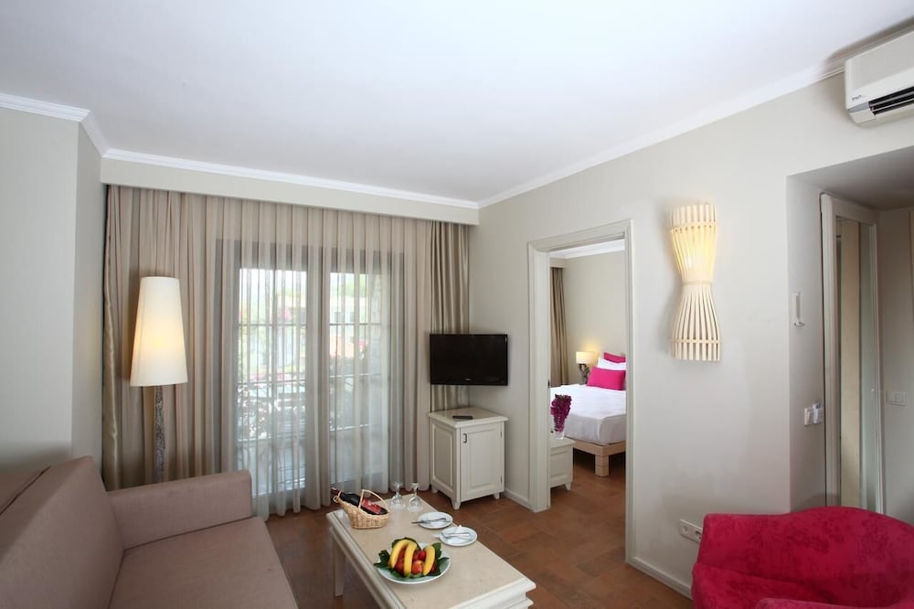 ZEYTINADA HOTEL 13/45