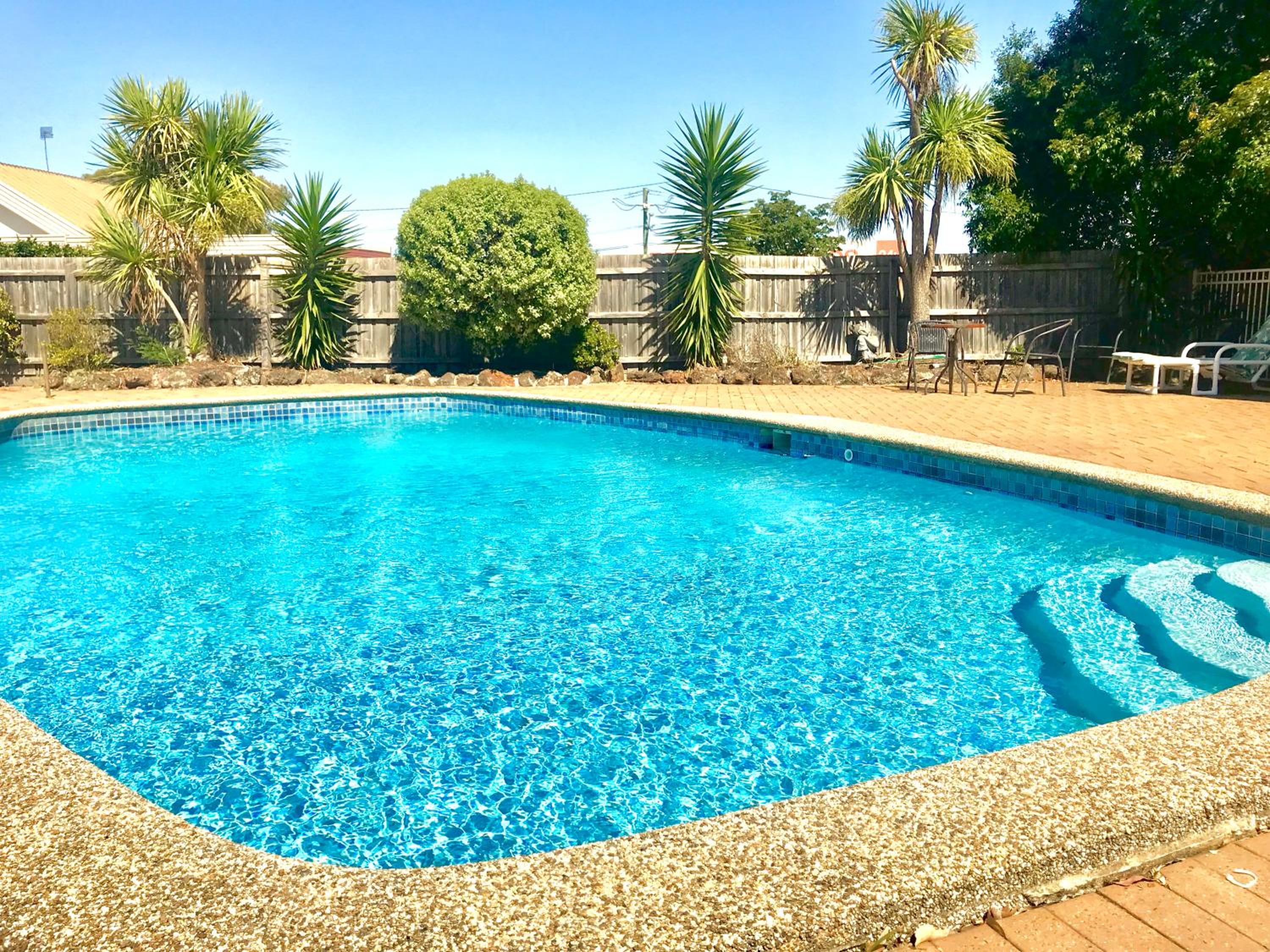 BURWOOD EAST MOTEL 7/16