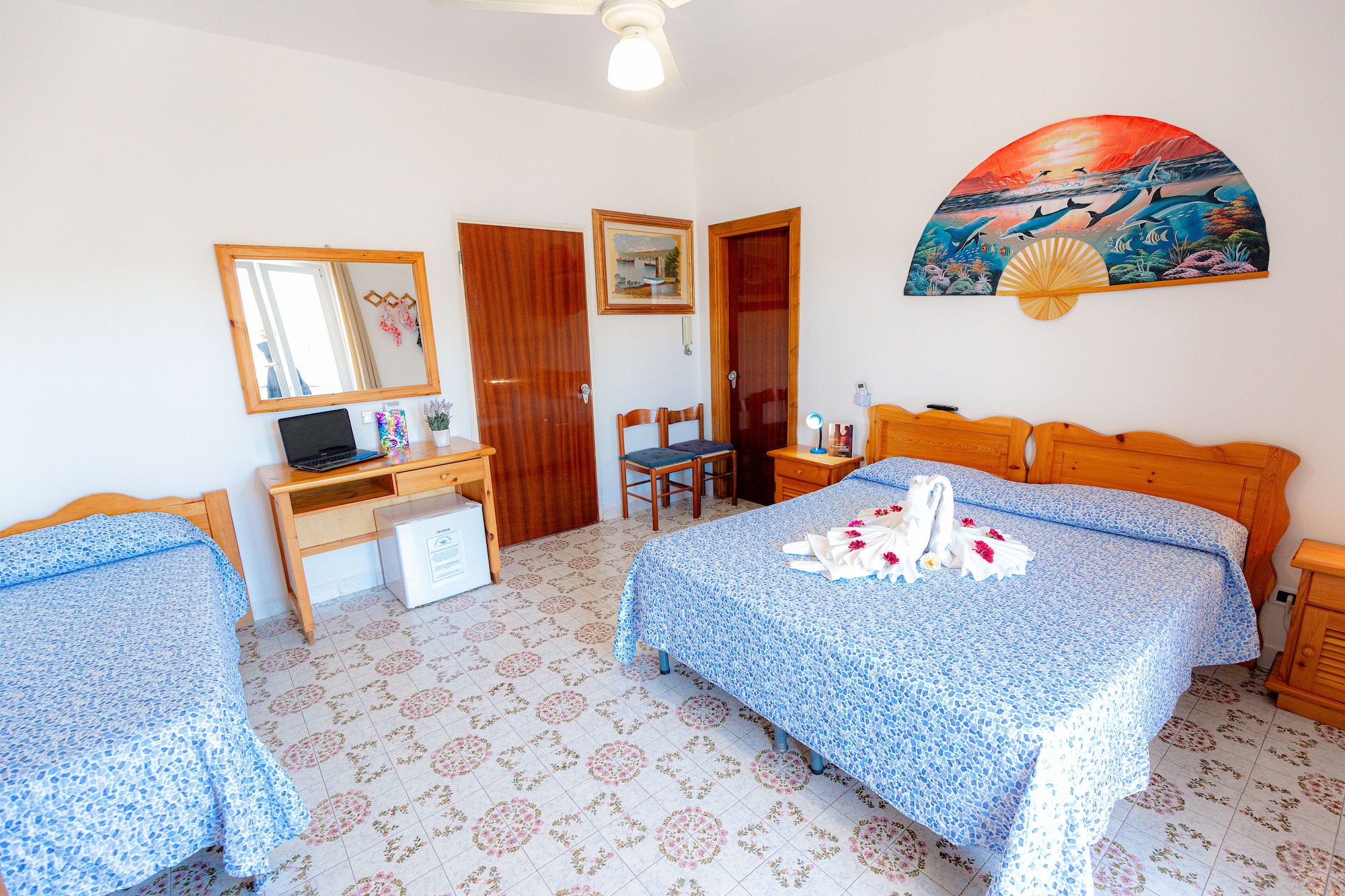 غرفة قياسية ثلاثية بسرير كوين وسرير فردي، Casa Adolfo Ischia 2/2