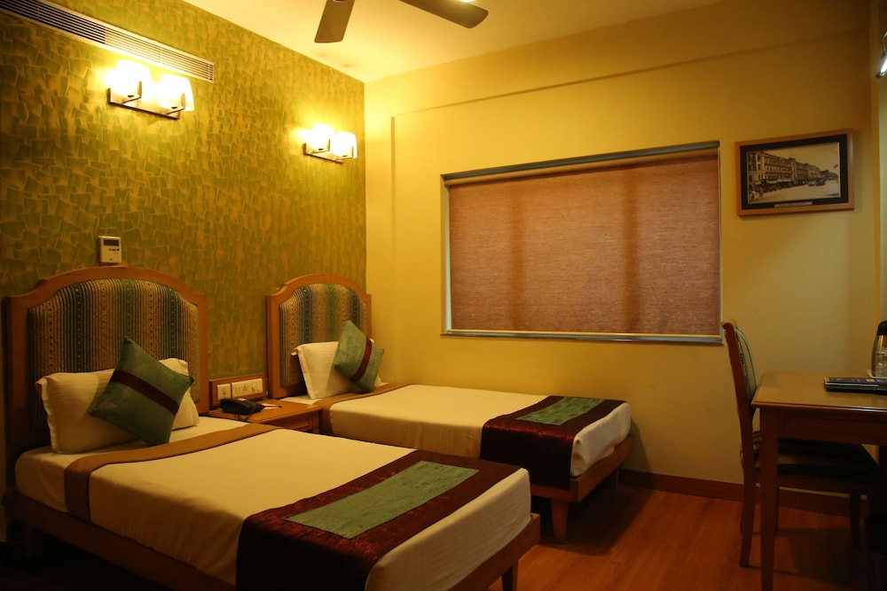 HOTEL SUDESH TOWER 26/37