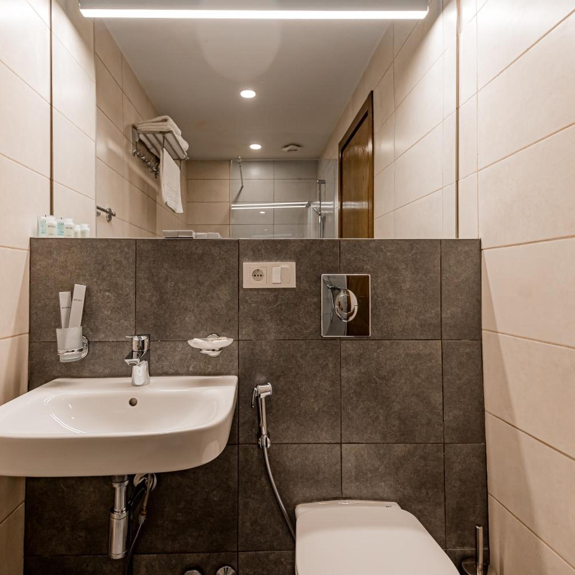 غرفة قياسية بسرير كينج، Kutaisi Inn 5/8