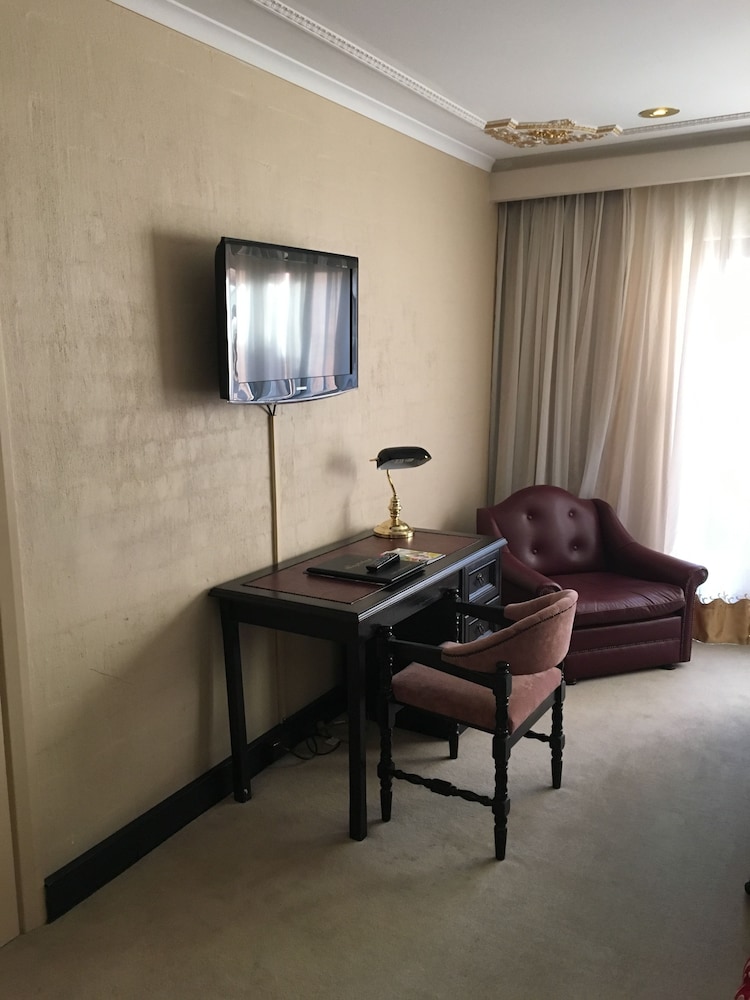 ALBURY MANOR HOUSE 58/66