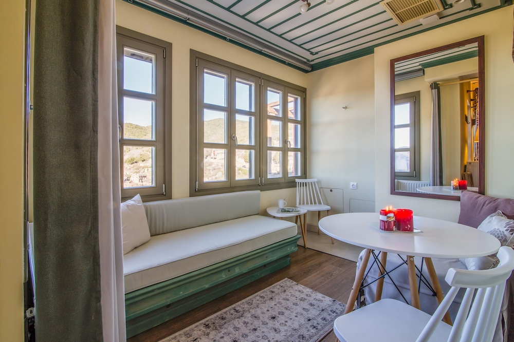 Pirrion Hotel 17/50