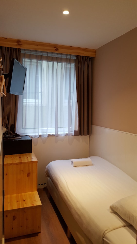 Hotel Old Quarter 24/72