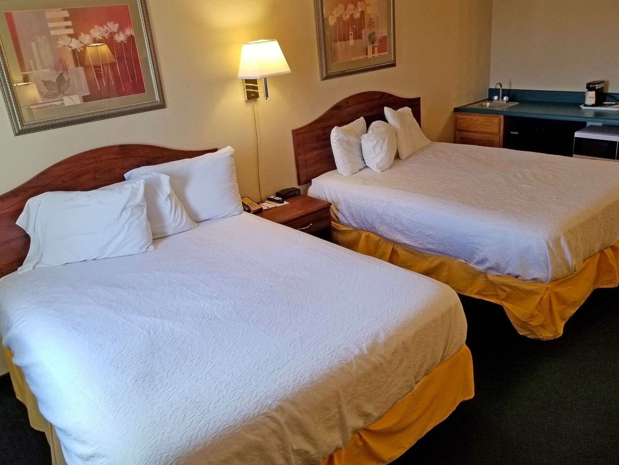 DELUXE, 2 QUEEN BEDS