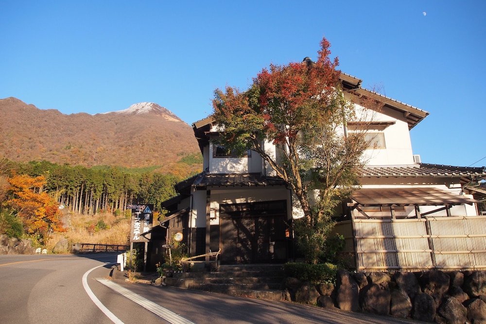 Yufuin Country Road Youth Hostel 49/56