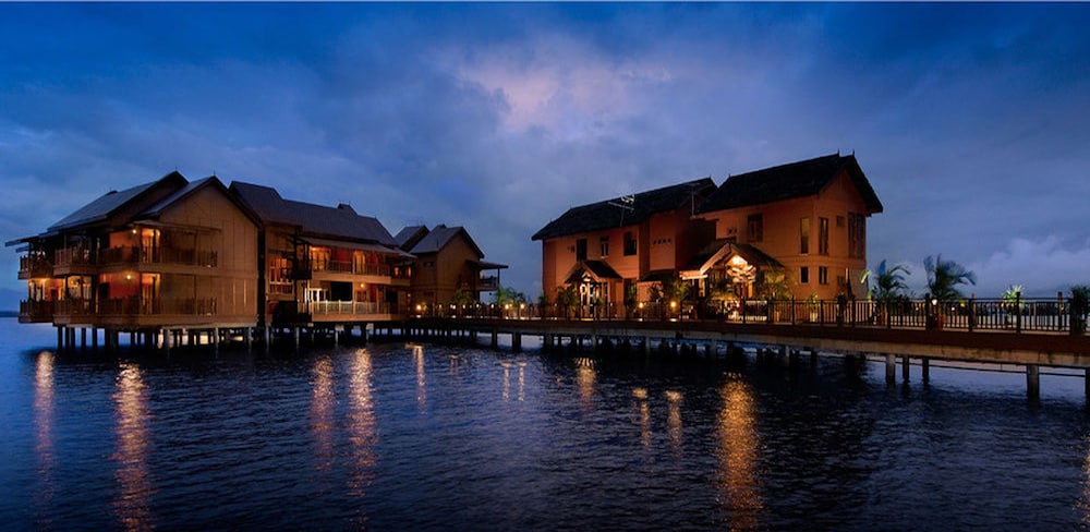 Bukit Merah Laketown Resort in TAIPING