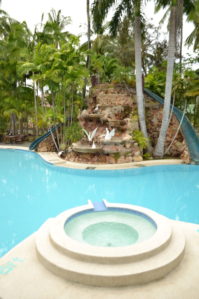 San Remigio Beach Club 3/49