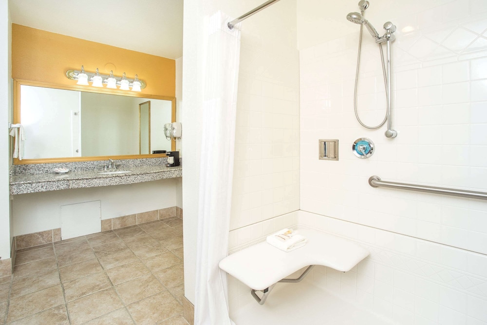 Days Inn by Wyndham Grand Junction 24/38