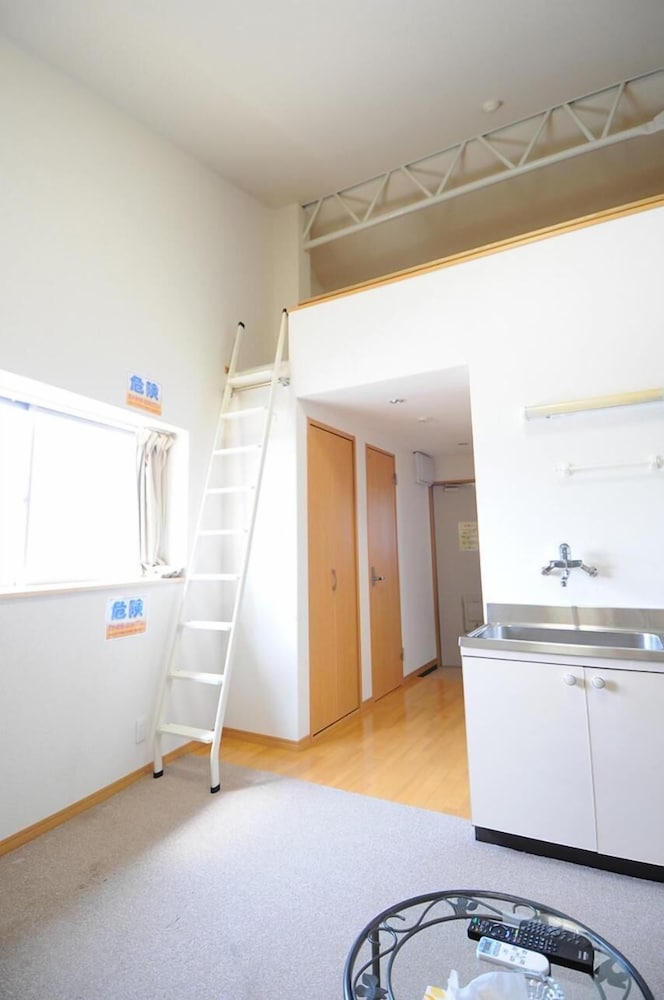 Bk Hotel & Weekly 33/34