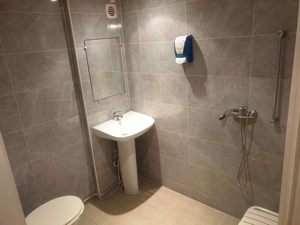Kyriad Direct Poissy Acheres 17/20