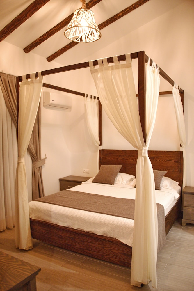 Z Exclusive Hotel And Villas 22/30