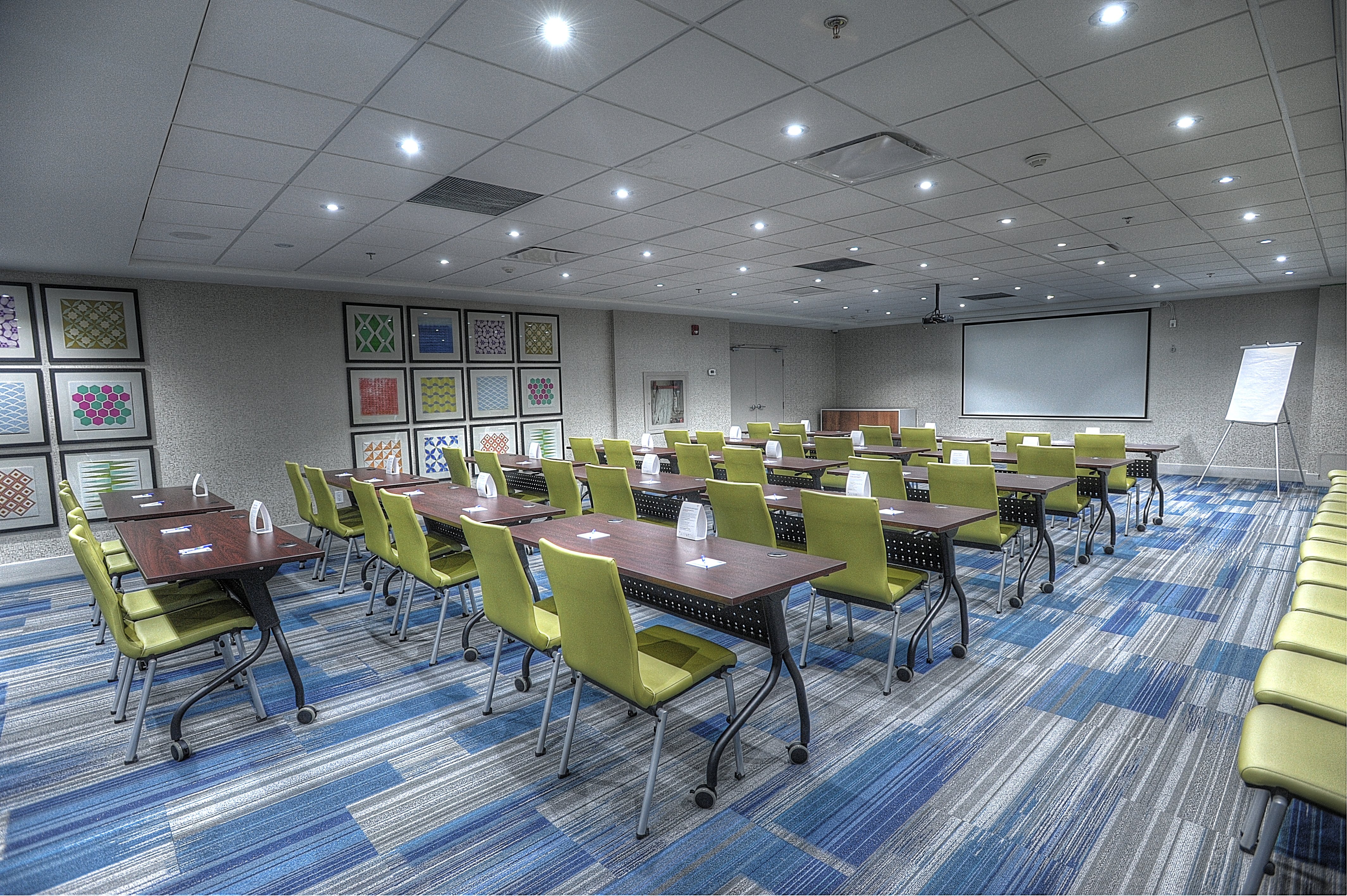 Holiday Inn Express Suites Toronto Airport West 49/55