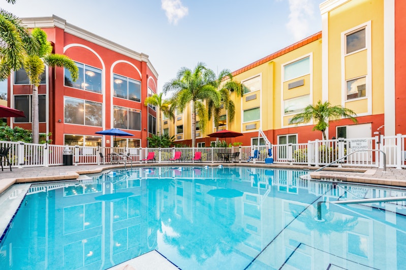 Holiday Inn Express & Suites Bradenton West, an IHG Hotel 10/69