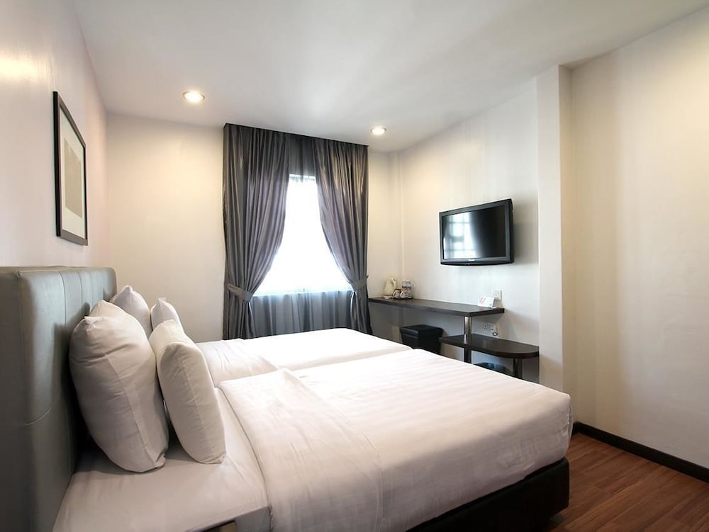 EXECUTIVE, SUITE