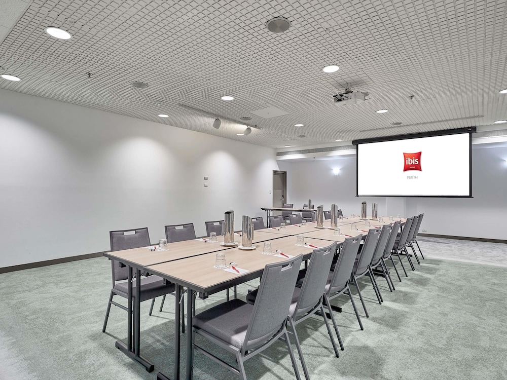IBIS PERTH 64/70