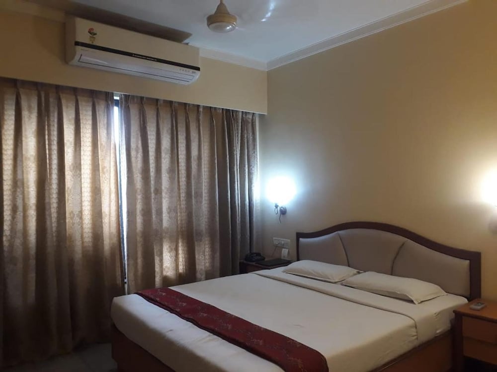 Hotel Samrat 15/40