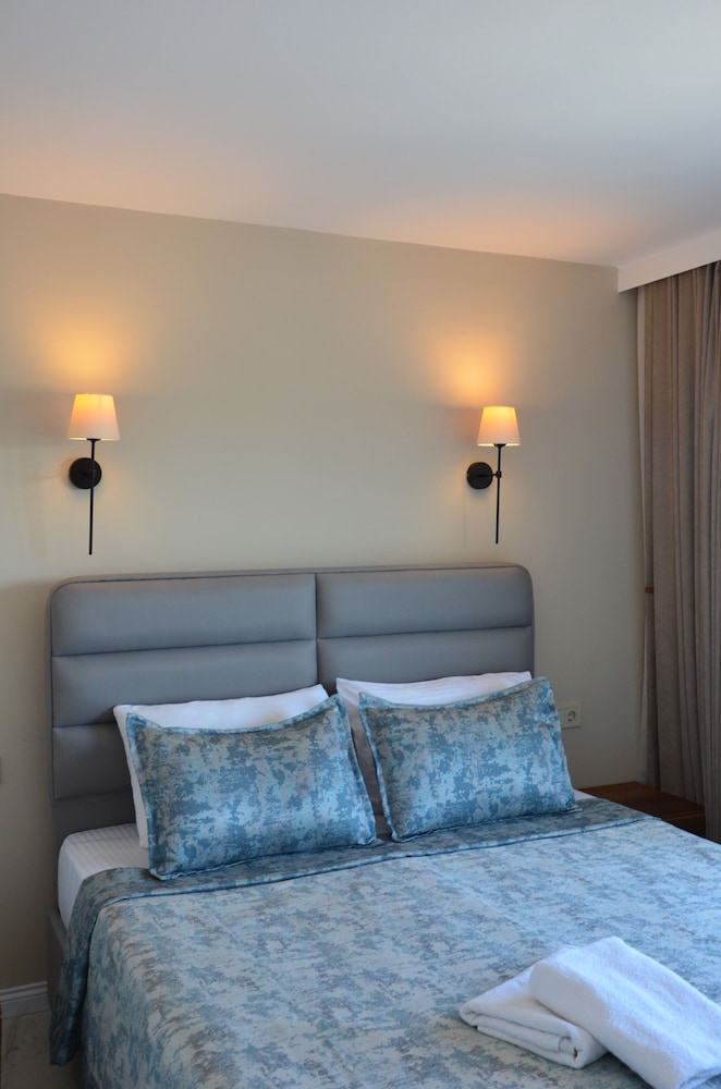 Rosy Suites Hotel 17/50