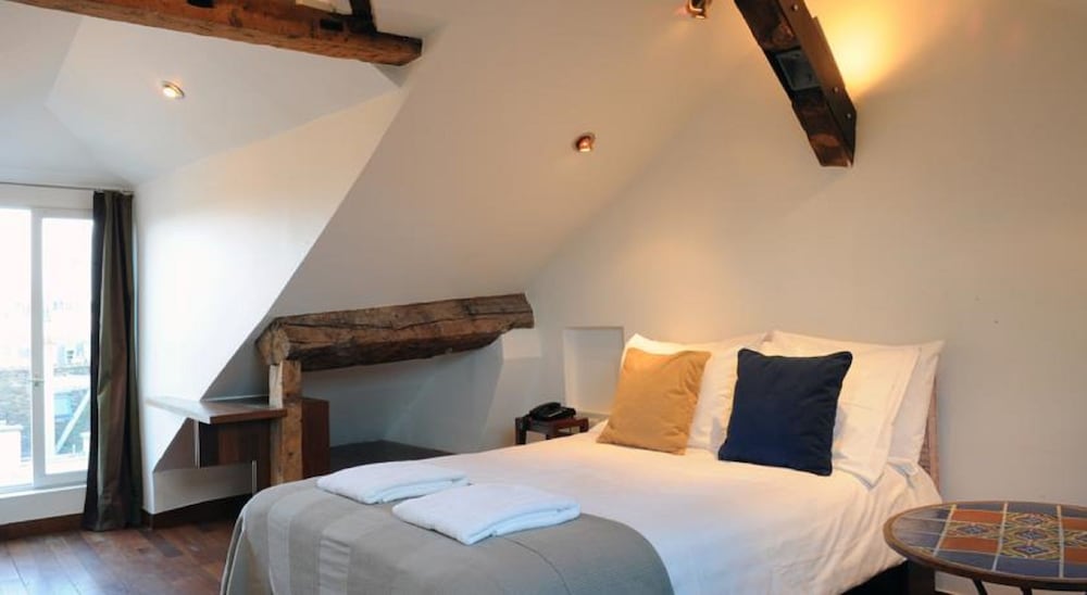 ROMANTIC, DOUBLE BED, CITY VIEW