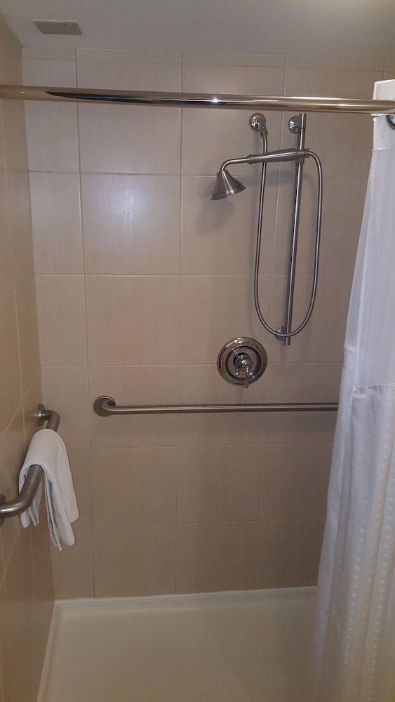 Holiday Inn Express Baltimore-Bwi Airport West 70/70