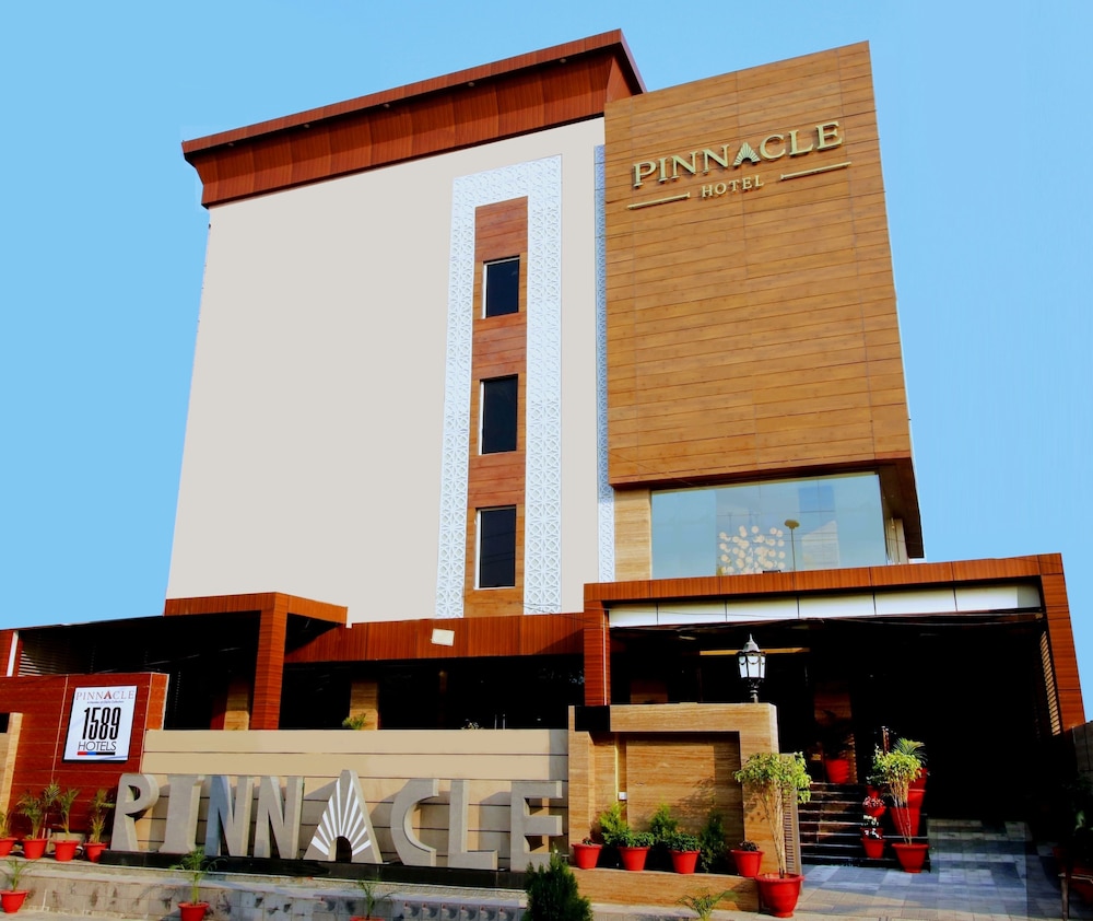 Pinnacle by Click Hotels, Lucknow 3/63
