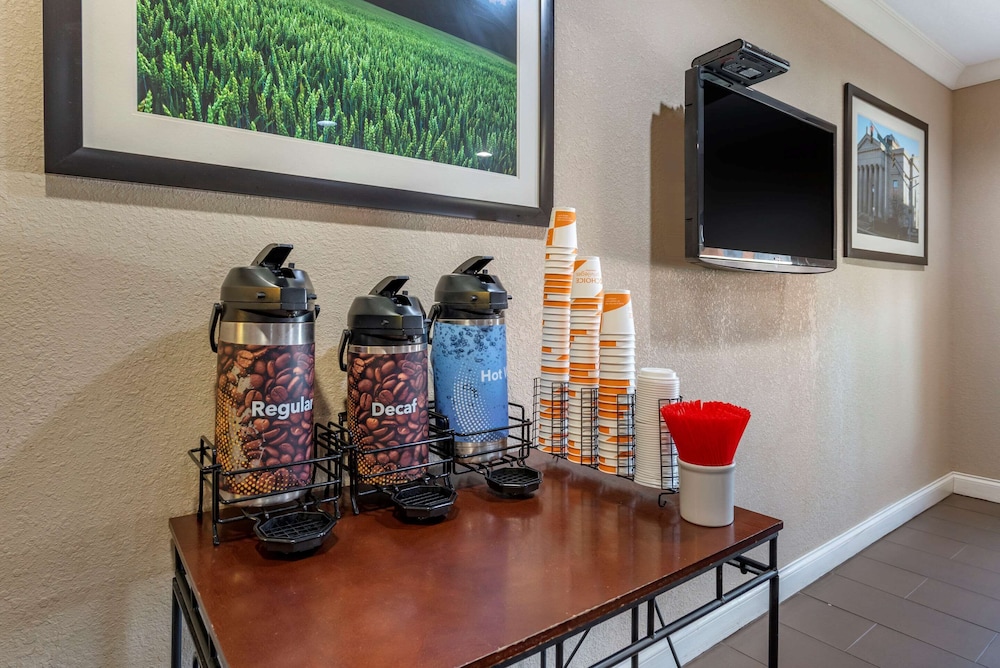Comfort Inn & Suites Muncie Near University 17/24