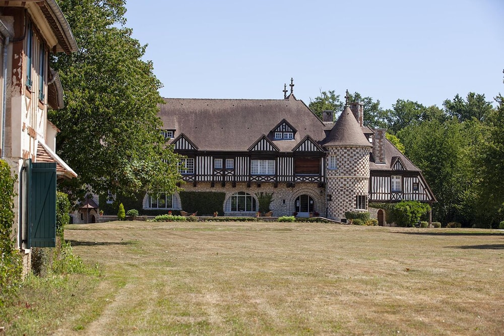 Manoir De Beaumarchais 28/34