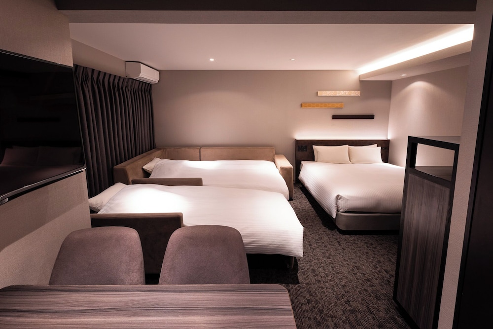 FAMILY, QUEEN BED