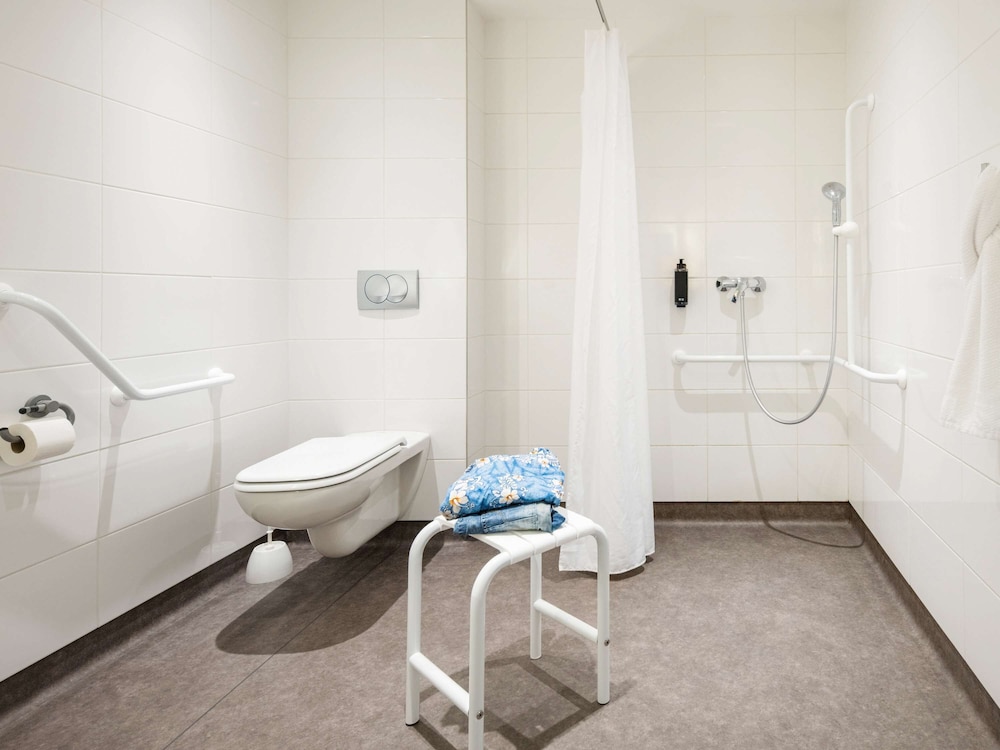 غرفة ثلاثية بسرير مزدوج وسرير بطابقين، Ibis Budget Clermont Ferrand Sud Aubiere 7/9